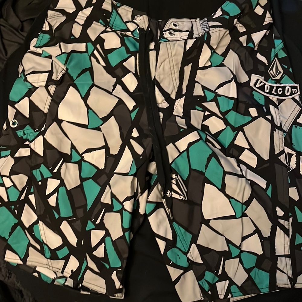Men’s Volcom large swimming shorts